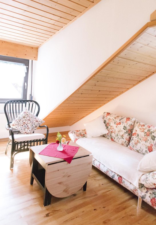 Wohnzimmer mit SAT-TV | &copy; Ferienwohnung Am Breyer Talbach