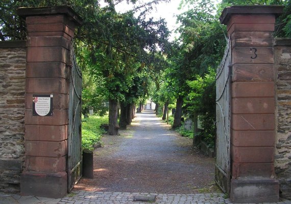 Hauteinang Friedhof | &copy; Esser-Taylor