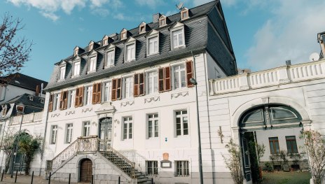 Roentgenhaus mit Schreinerei | &copy; Zimpfer_Photography