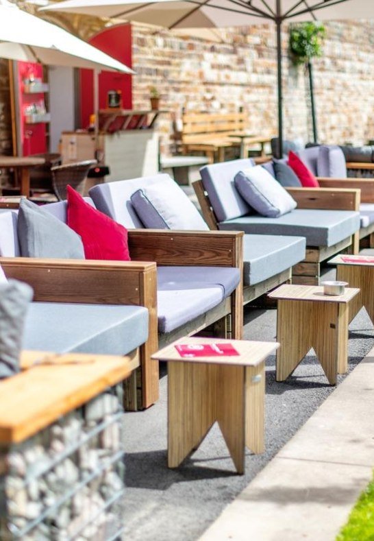 Cuv&eacute;e-Diehls Au&szlig;enlounge_am Rheinufer | &copy; Diehl&acute;s Hotel GmbH