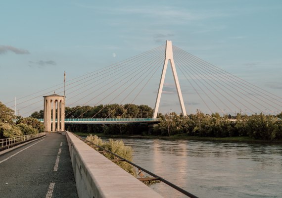 Pegelturm und Rheinbr&uuml;cke | &copy; Zimpfer_Photography