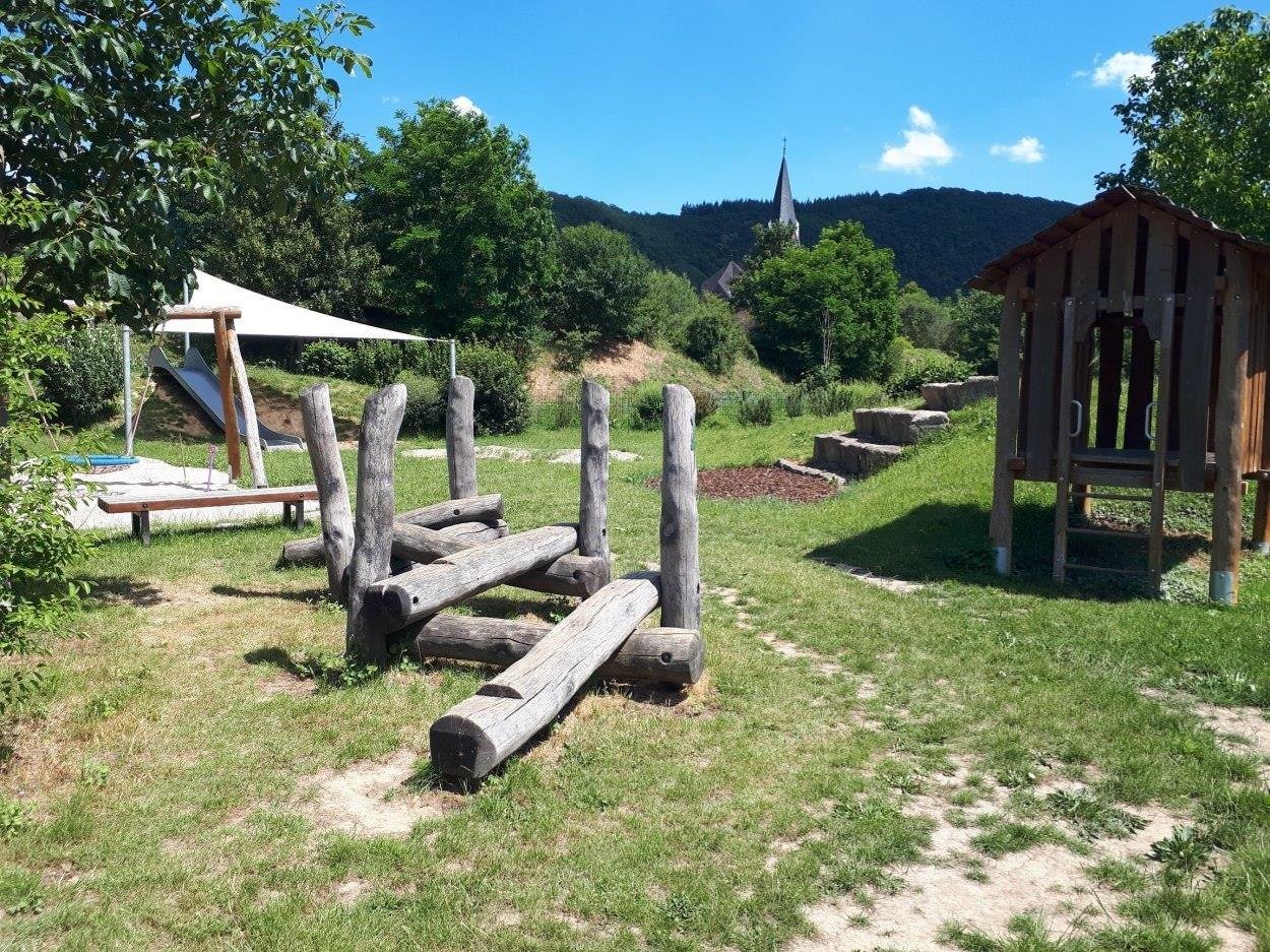 Balancierbalken | © Gemeinde Spay, Thomas Becker Balancierbalken | © Gemeinde Spay, Thomas Becker