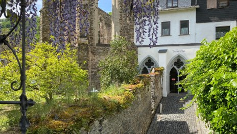 Patergang Minoritenkloster Oberwesel Foto Reinfrie | © Reinfriede Scheer Patergang Minoritenkloster Oberwesel Foto Reinfrie | © Reinfriede Scheer
