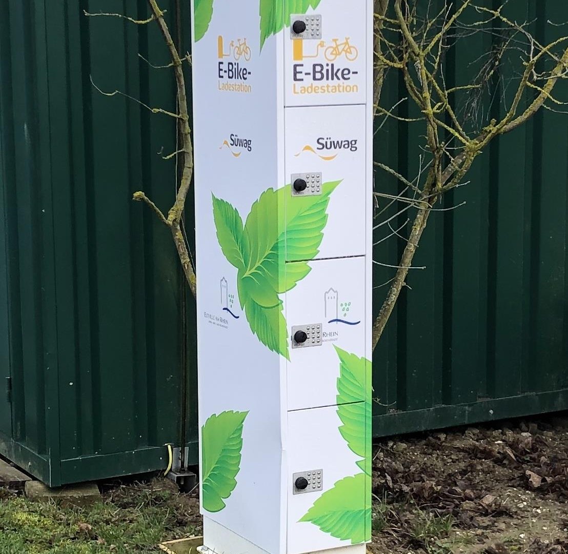 E-Bike Ladestation am Weinprobierstand | &copy; Zweckverband Rheingau