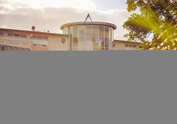 Therme Au&szlig;enansicht | &copy; Marco Rothbrust