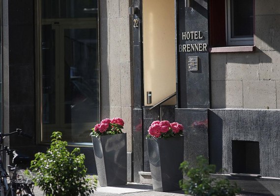 Hoteleingang | &copy; Hotel Brenner GmbH