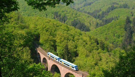 Hunsr&uuml;ckbahn auf Hubertusviadukt | &copy; Thomas Biersch, Tourist-Info Hunsr&uuml;ck-Mittelrhein - Zentrum am Park