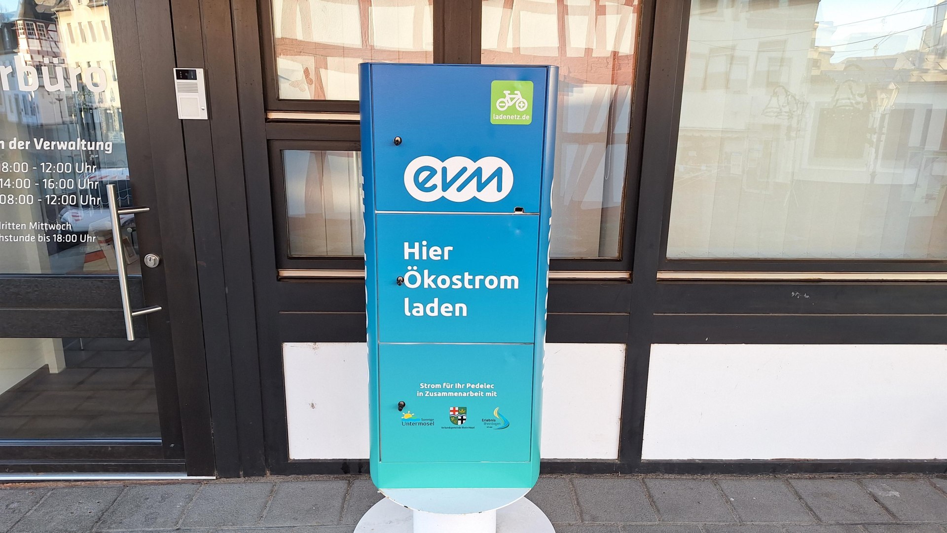 Ladestation f&uuml;r E-Bikes | &copy; Tourist-Information Erlebnis Rheinbogen