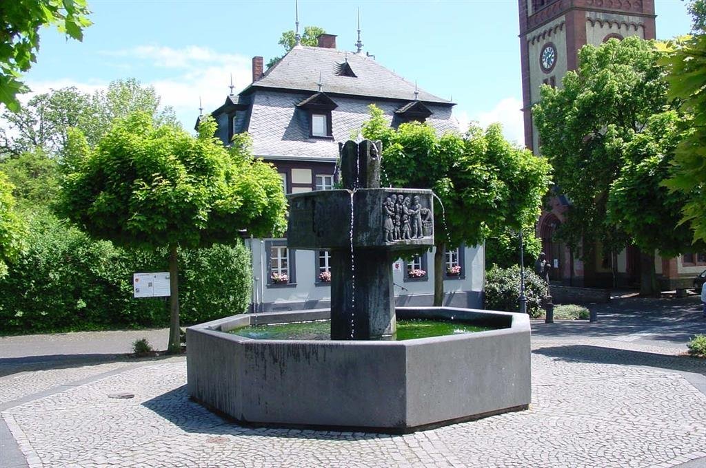 Walpotplatz Brunnen | &copy; Verbandsgemeinde Wei&szlig;enthurm