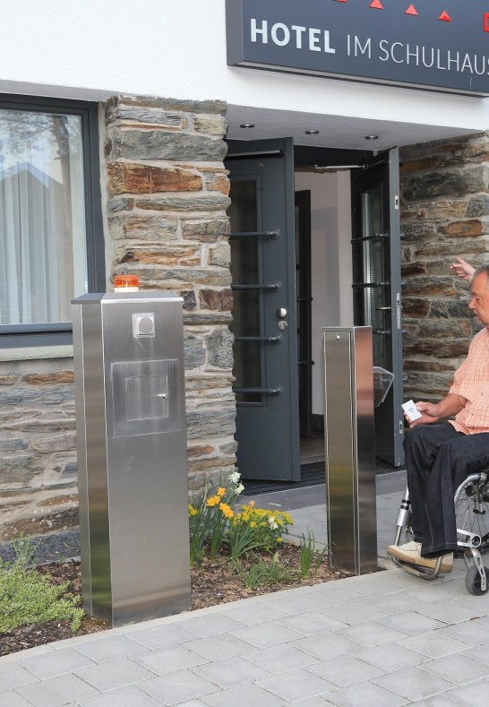 Barrierefreier Hotelzugang | &copy; Kaltenbach, Hotel im Schulhaus
