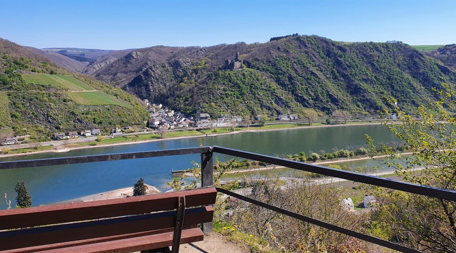 Ruhebank am Aussichtspunkt | &copy; T. Biersch