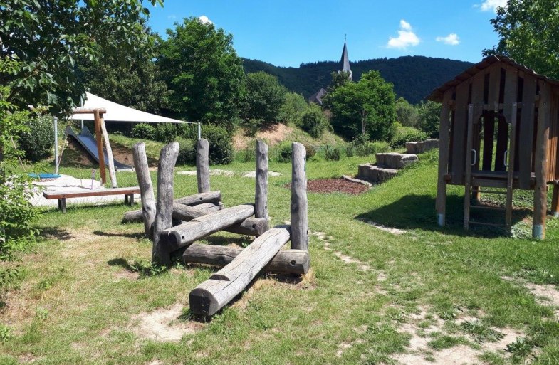 Balancierbalken | © Gemeinde Spay, Thomas Becker Balancierbalken | © Gemeinde Spay, Thomas Becker