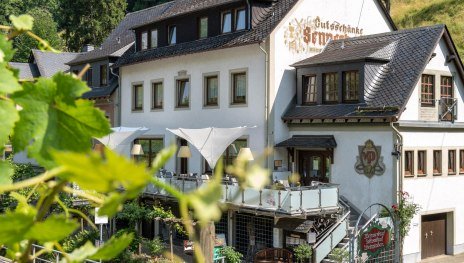 Weingut W Persch - Sennerhof - Oberwesel, Mittelr1 | © Weingut W. Persch Weingut W Persch - Sennerhof - Oberwesel, Mittelr1 | © Weingut W. Persch