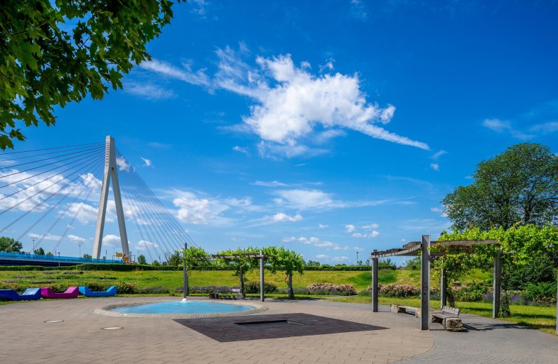 Goetheanlage mit Blick auf die Br&uuml;cke | &copy; Zimpfer_Photography
