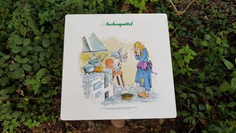 M&auml;rchentafel ,,Aschenputtel" | &copy; Sabrina Neihs, Romantischer Rhein Tourismus GmbH
