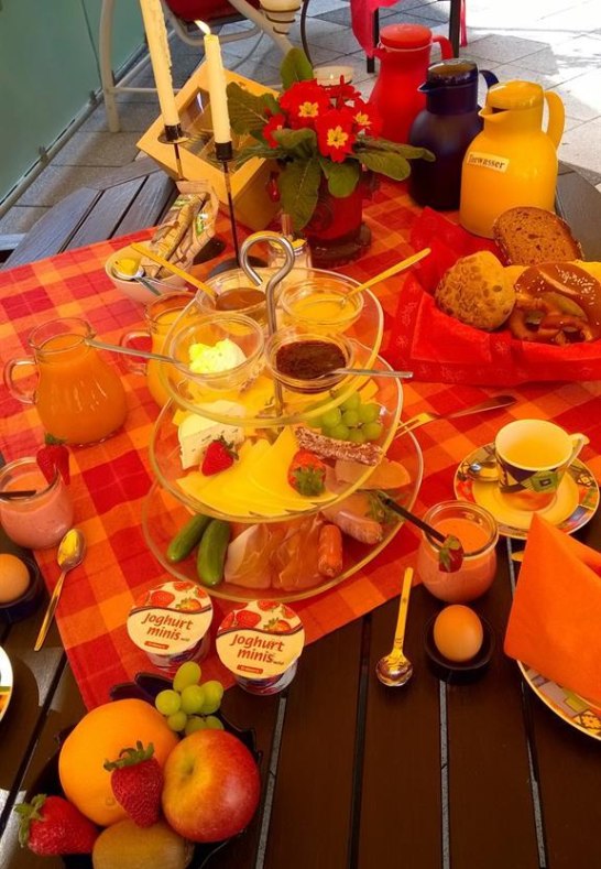 Etageren-Verw&ouml;hnfr&uuml;hst&uuml;ck | &copy; Petra Erbar