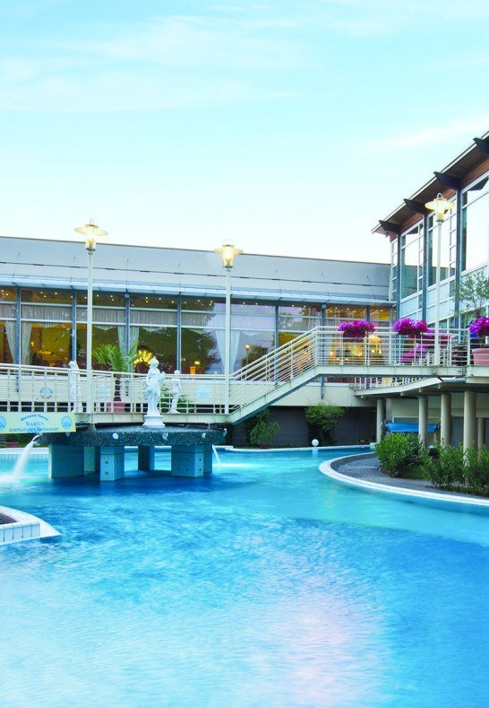 Außenbecken | © Kristall Rheinpark Therme Außenbecken | © Kristall Rheinpark Therme