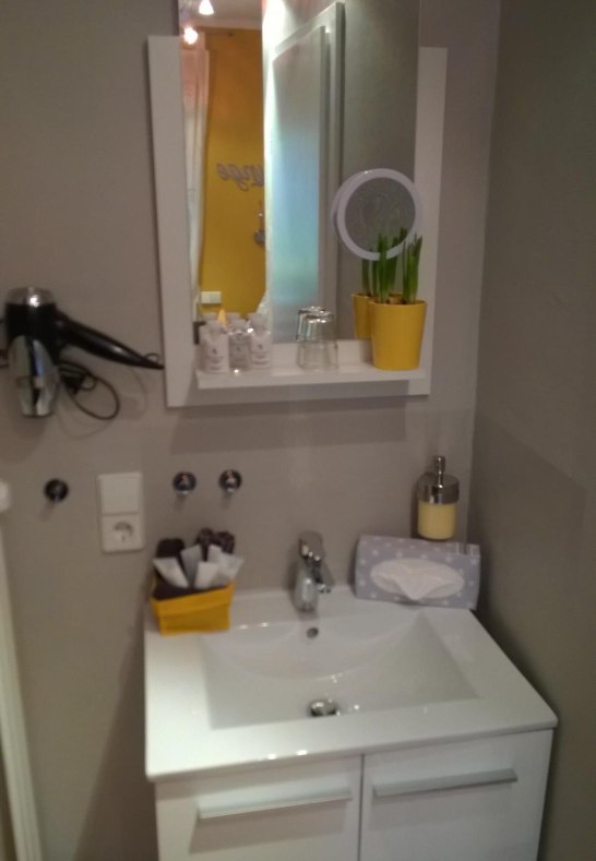 Moderner Waschtisch | &copy; Petra Erbar