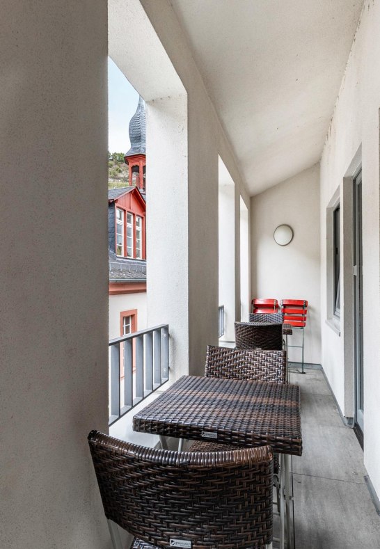 Balkon met zithoek &ndash; oude stad Bacharach | &copy; Bacchus Holiday Homes