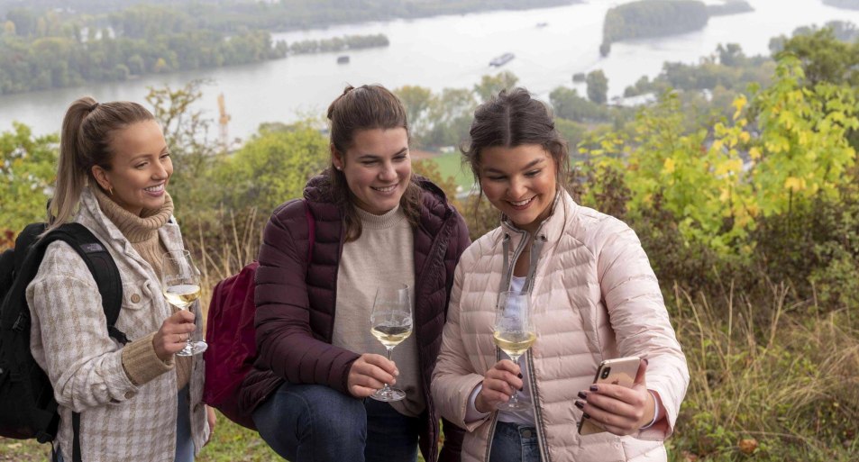 WeinWanderApp II © Stefan Sämmer | © WeinWanderApp @Stefan Sämmer WeinWanderApp II © Stefan Sämmer | © WeinWanderApp @Stefan Sämmer