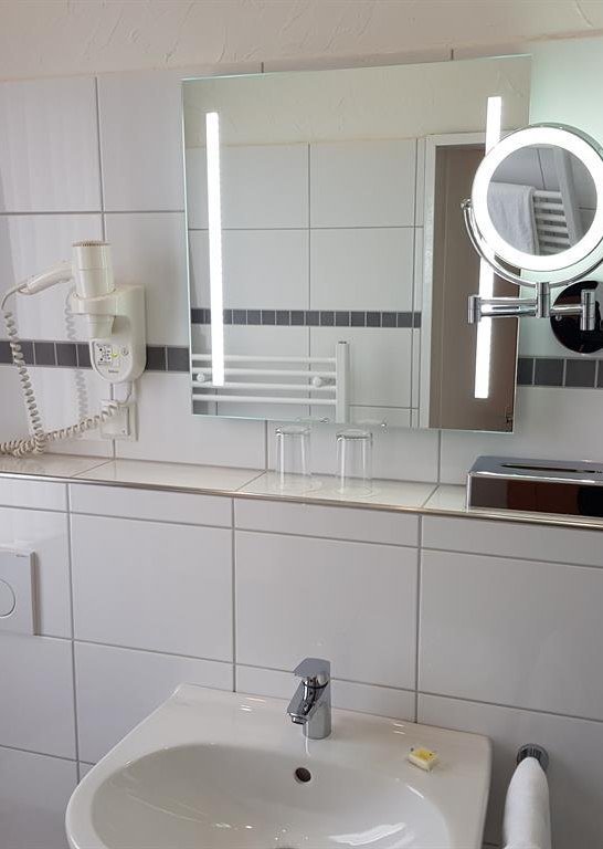 Zimmer 106 Bad | &copy; Hotel zum Anker