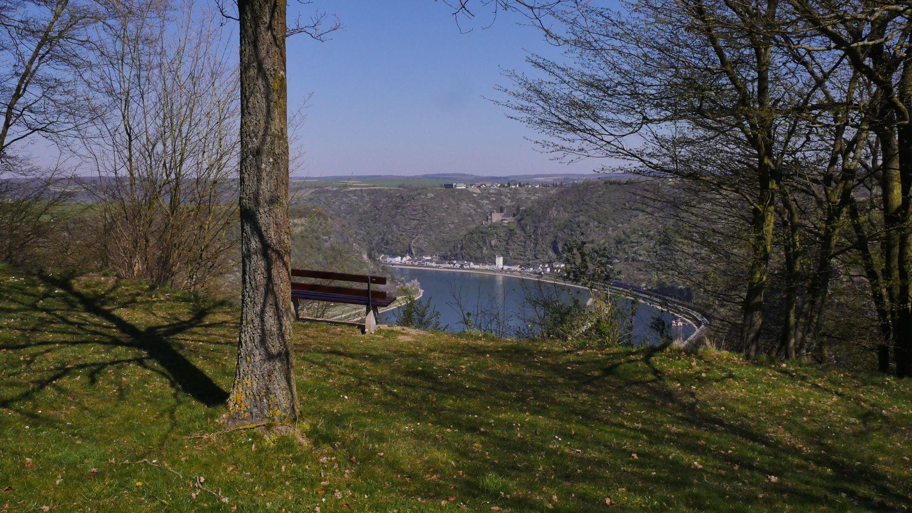 Aussichtsplatz mit Ruhebank | &copy; Bernhard Vogt