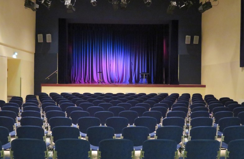 Stadthalle Reihenbestuhlung | &copy; Nei&szlig;en Events