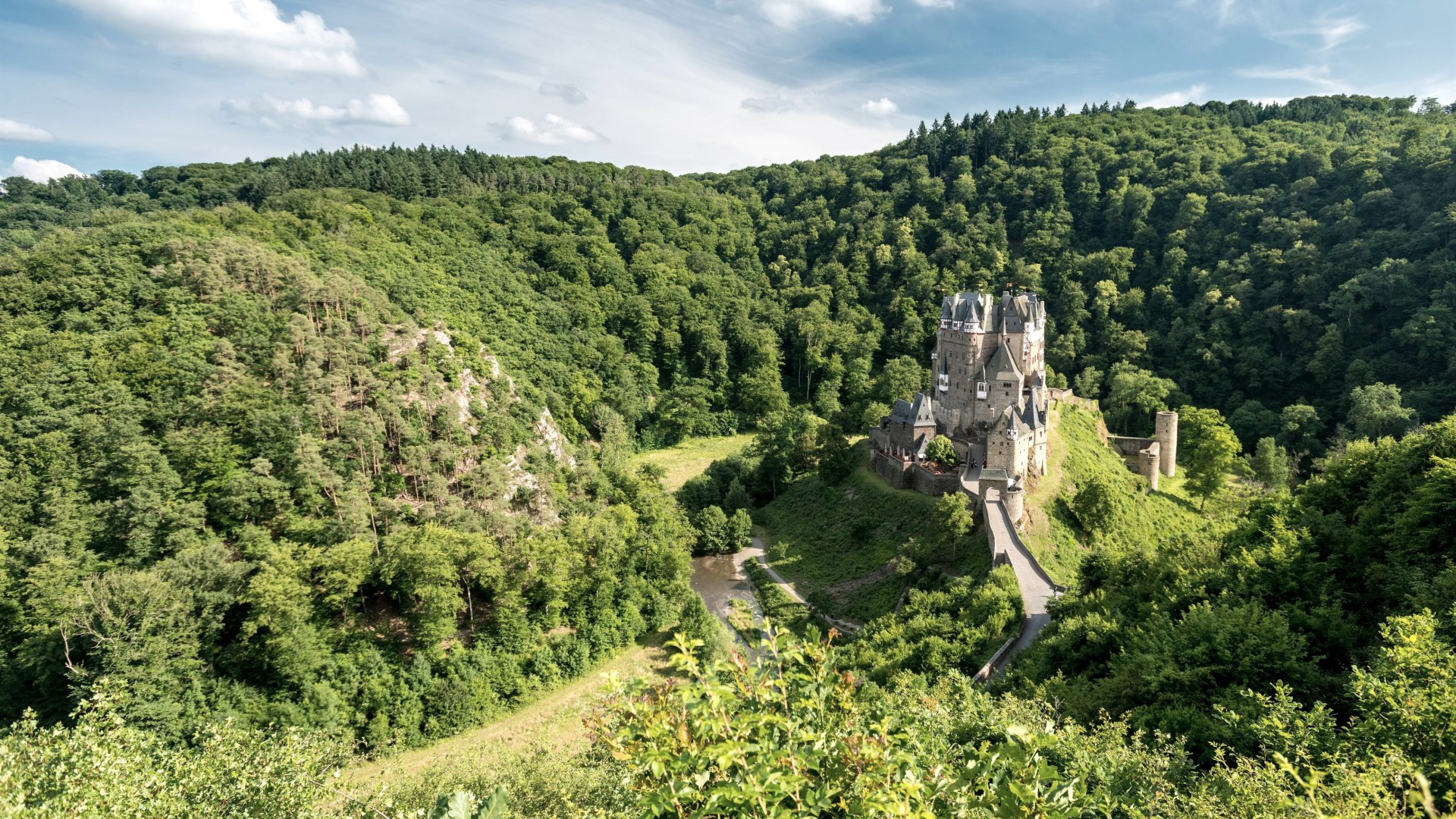 maerchenburg-mitten-im-wald-burg-eltz | © Dominik Ketz/Rheinland-Pfalz Tourismus GmbH maerchenburg-mitten-im-wald-burg-eltz | © Dominik Ketz/Rheinland-Pfalz Tourismus GmbH