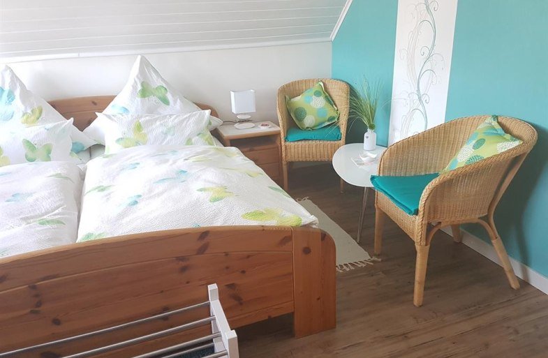 Ferienzimmer mit Sitzgelegenheit | &copy; Hedi Sommers
