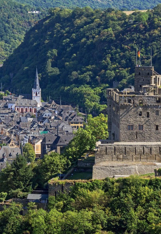 Burg Rheinfels thront &uuml;ber St. Goar | &copy; Friedrich Gier