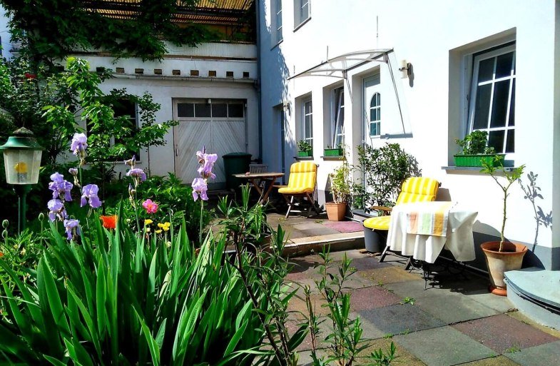 Gartenansicht | &copy; Helga Kahle Elkady