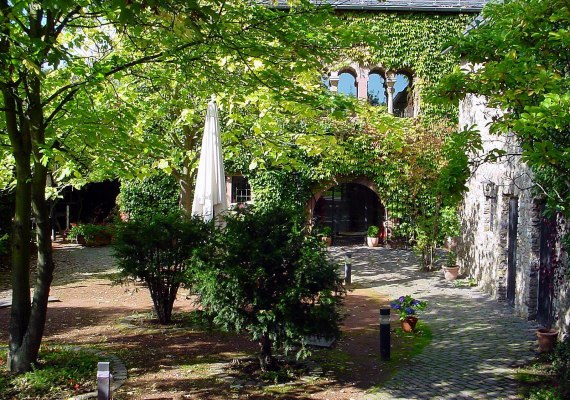 Graues Haus | © Stadt Oestrich Winkel Graues Haus | © Stadt Oestrich Winkel