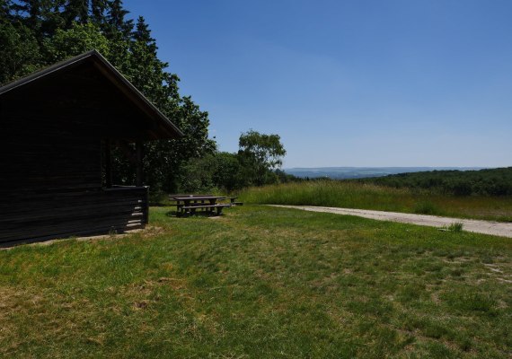 H&uuml;tte mit Picknickplatz | &copy; B. Vogt