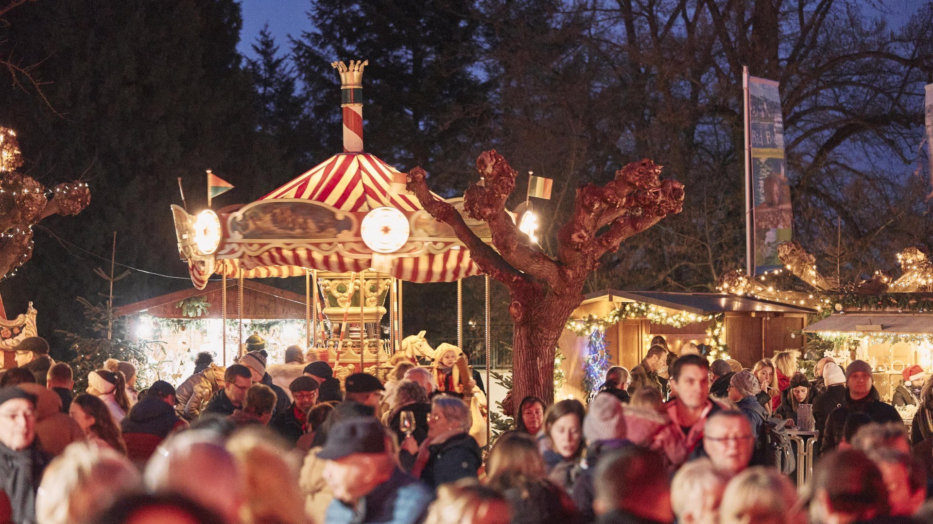 Weihnachtsmarkt | © © Marco Rothbrust