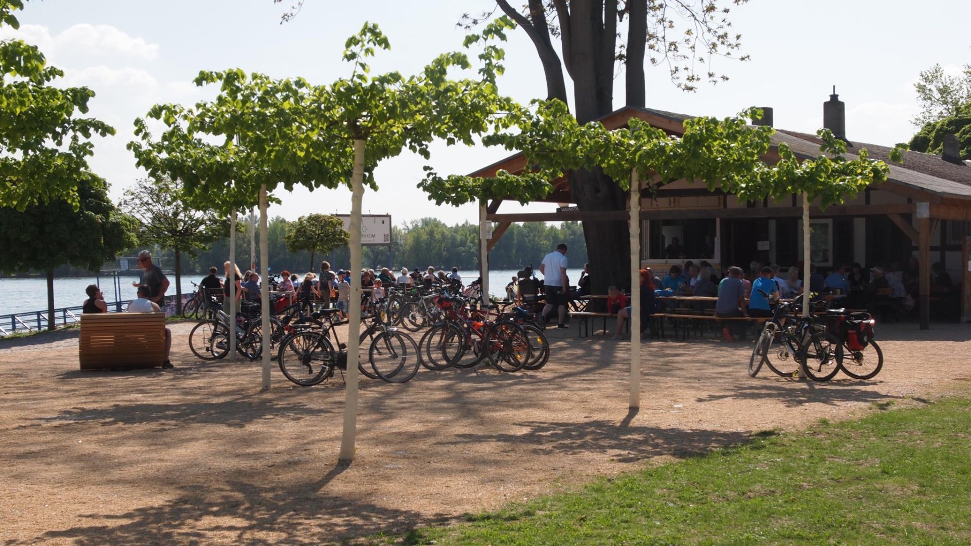 Weinprobierstand Geisenheim | © Marius Dillmann Weinprobierstand Geisenheim | © Marius Dillmann