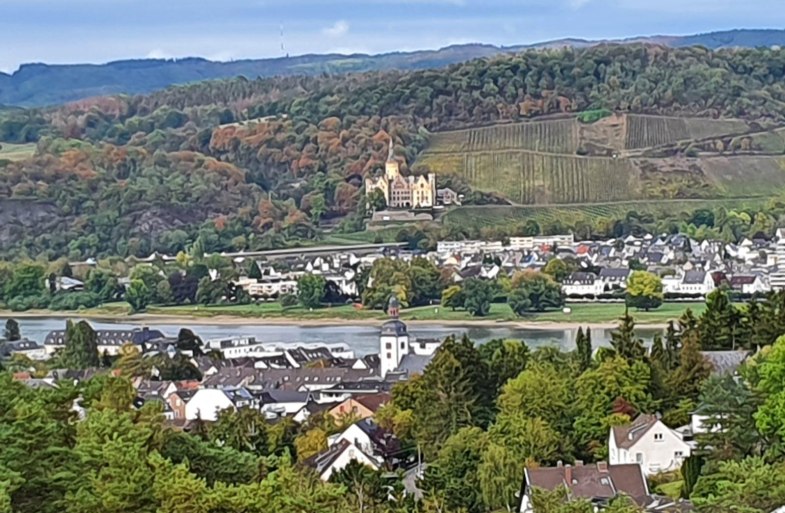 Aussicht auf Schloss Arenfels und das Rheintal | &copy; Simone P&ouml;rner-Klee