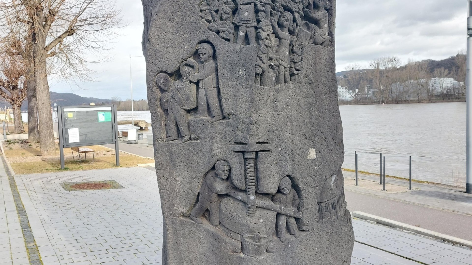 Historiensäule | © Erlebnis Rheinbogen Historiensäule | © Erlebnis Rheinbogen