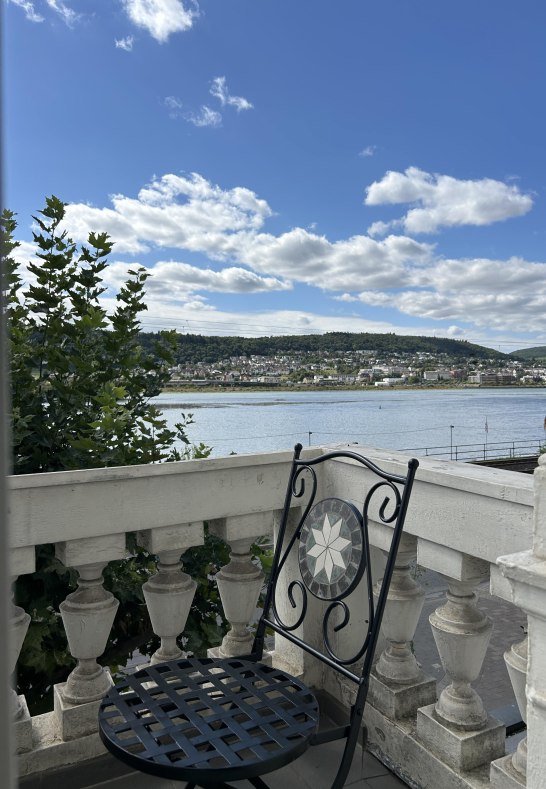 20250822_100126268_iOS | © © 2025 LaBed