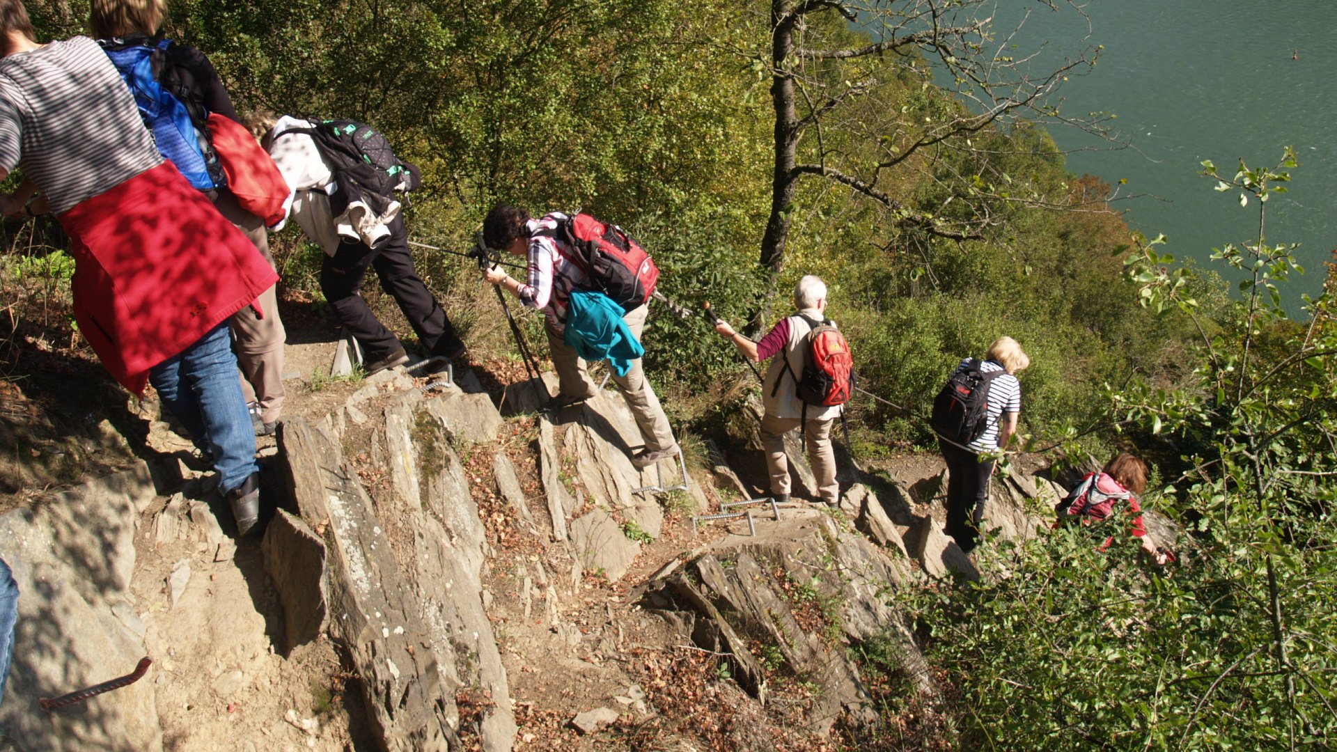 Wanderer auf dem Oelsbergsteig bei Oberwesel | &copy; Wolfgang Blum