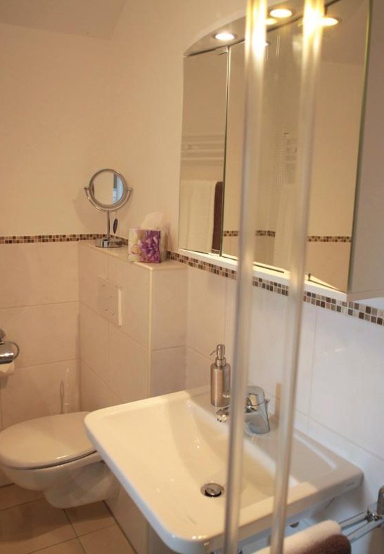 Douche met toilet | &copy; Rainer Vogel