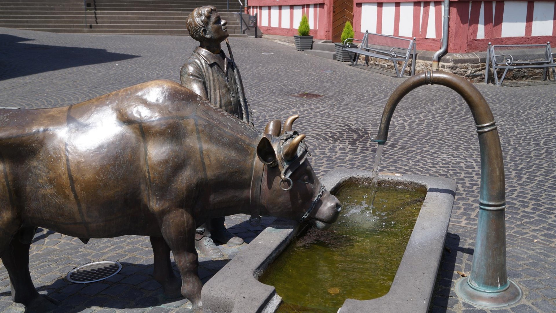 Ochsenbrunnen Marktplatz | &copy; Touirst-Information Erlebnis Rheinbogen