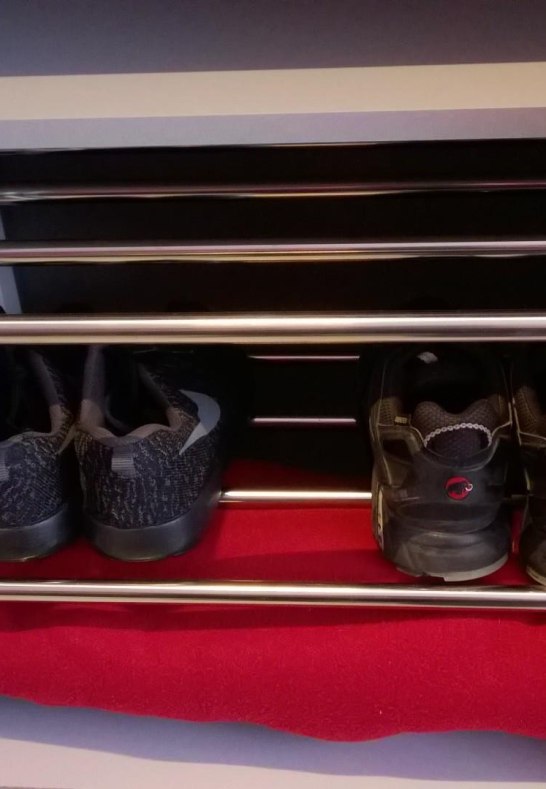 Schrank mit Schuhfach, Safe, Gazk&ouml;rperspiegel | &copy; Petra Erbar