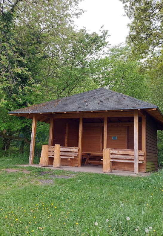 Hütte | © Tourist-Information Erlebnis Rheinbogen Hütte | © Tourist-Information Erlebnis Rheinbogen
