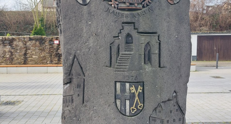 Historiensäule Rheinseite | © Erlebnis Rheinbogen Historiensäule Rheinseite | © Erlebnis Rheinbogen