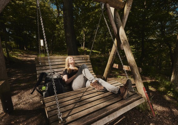 Auszeit auf der Schaukel | © Marco Rothbrust/Romantischer Rhein Tourismus GmbH Auszeit auf der Schaukel | © Marco Rothbrust/Romantischer Rhein Tourismus GmbH