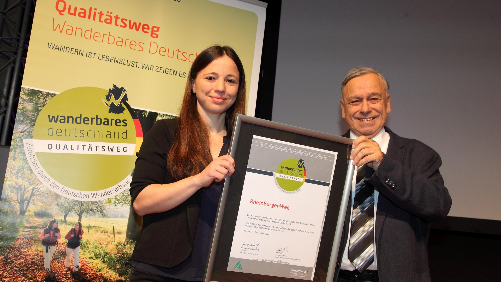 Urkundenübergabe auf der Urlaubsmesse CMT 2023 | © Romantischer Rhein Tourismus GmbH Urkundenübergabe auf der Urlaubsmesse CMT 2023 | © Romantischer Rhein Tourismus GmbH