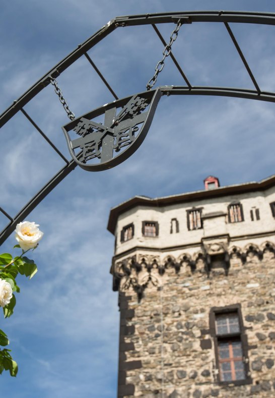Burg mit Stadtwappen | © 90 Grad Photography/Hilger & Schneider GbR Burg mit Stadtwappen | © 90 Grad Photography/Hilger & Schneider GbR