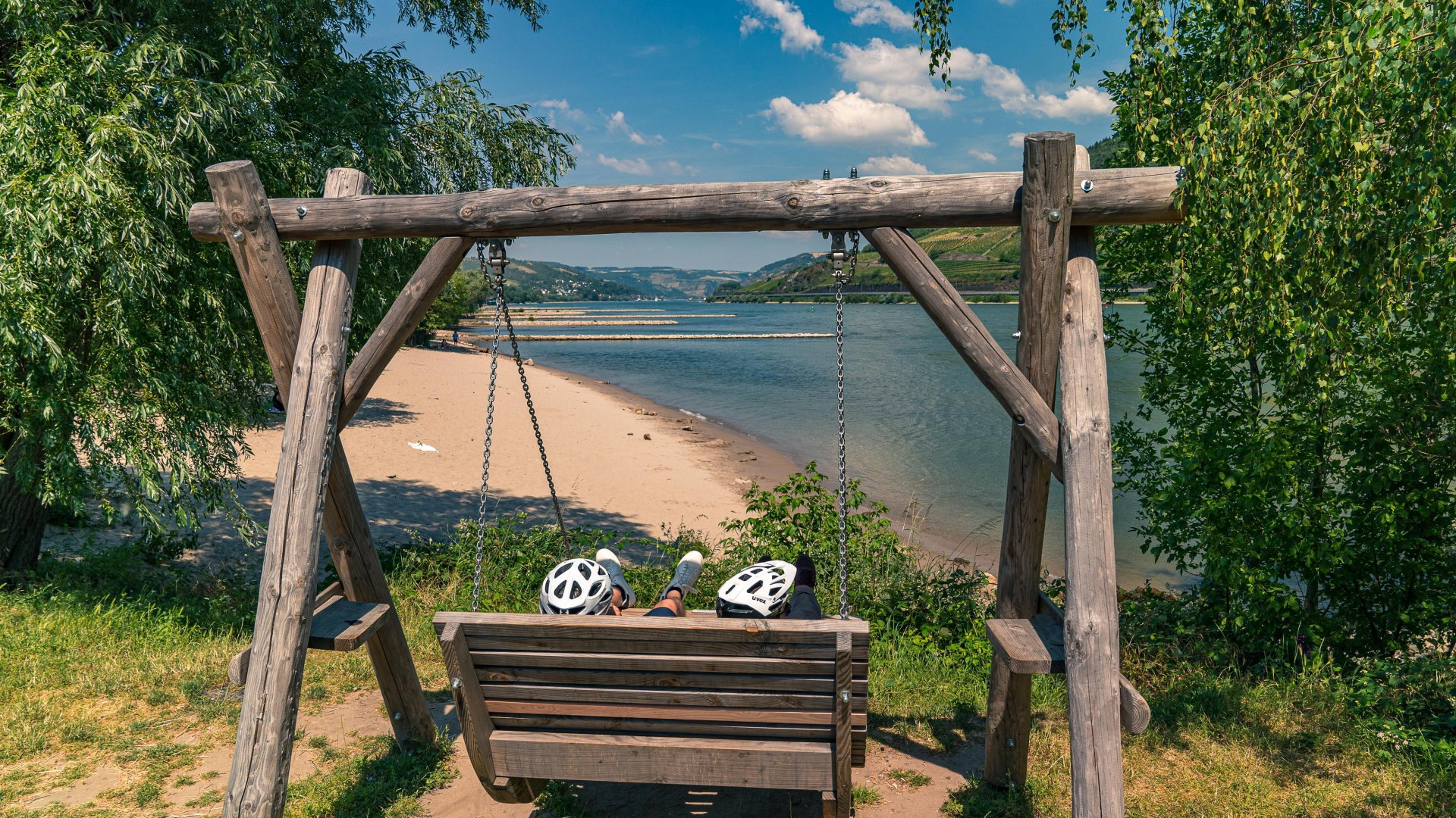 Schaukel mit Aussicht | &copy; Maximilian Semsch/Romantischer Rhein Tourismus
