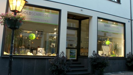 Goldschmiede Kapser Frontansicht | &copy; Goldschmiede Andrea Kapser