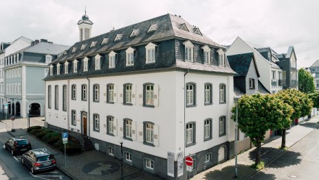 Blick vom Deich auf die STADGALERIE | &copy; Zimpfer_Photography
